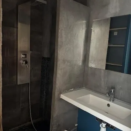 House 10 Minutes From Avignon בית נופש