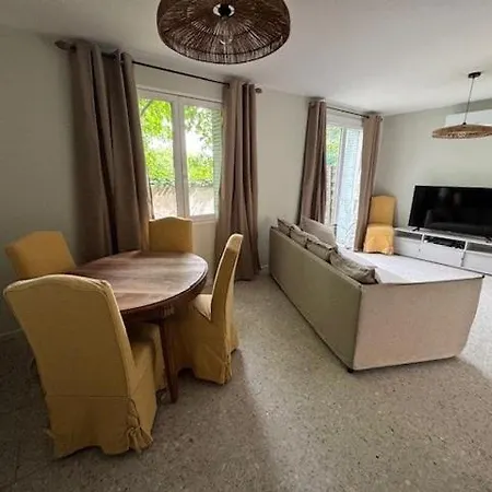 House 10 Minutes From Avignon * Sauveterre (Gard)
